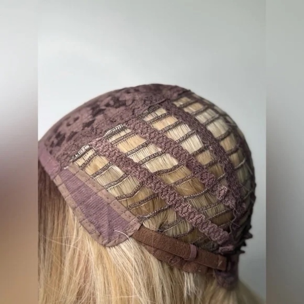 Blonde Lace Front Wig – Long Wavy Ombre Wig with Natural Hairline 28 In - Picture 9 of 10